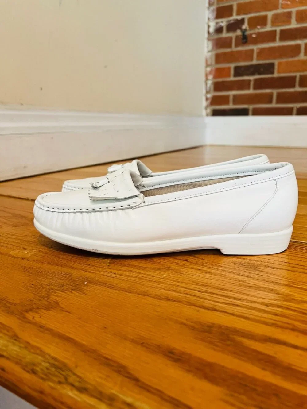 SAS white technology comfort